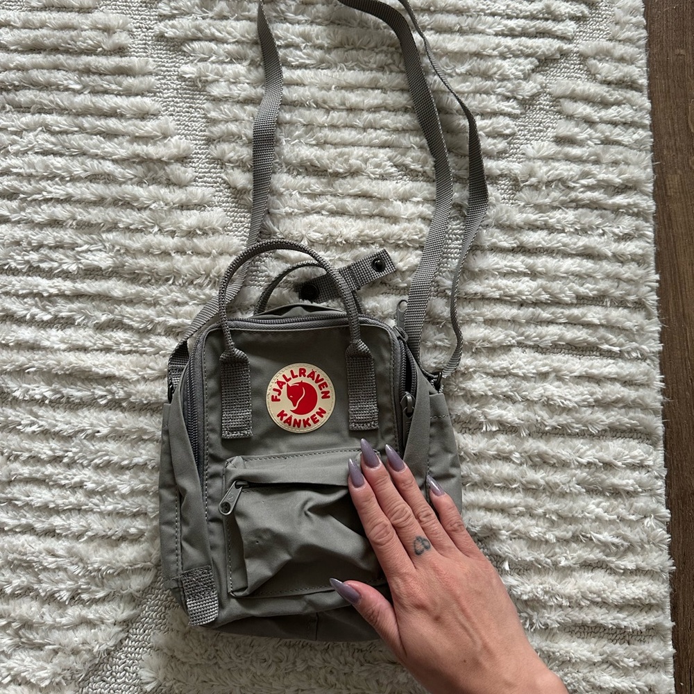Fjallraven Kanken sling bag - fog - EUC